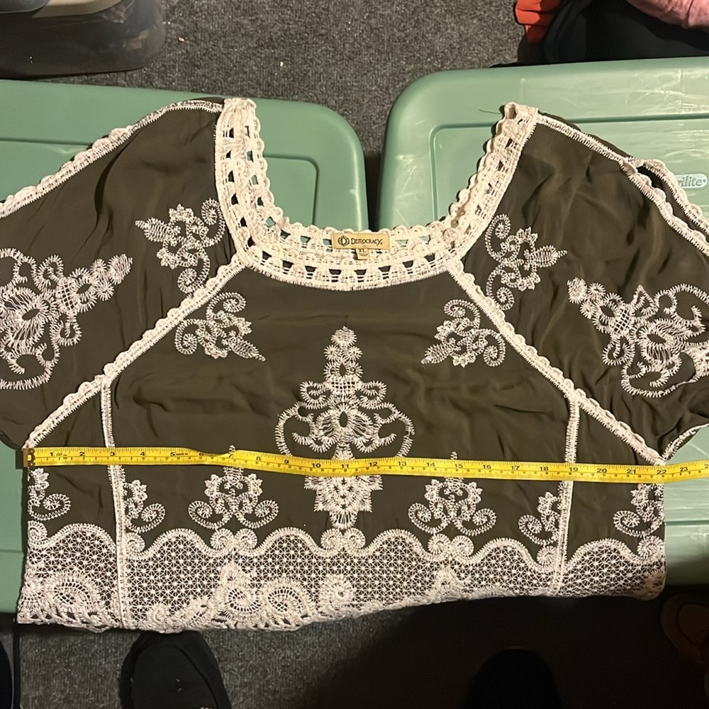 Democracy Olive and Cream Lace Blouse XL - Picture 8 of 9
